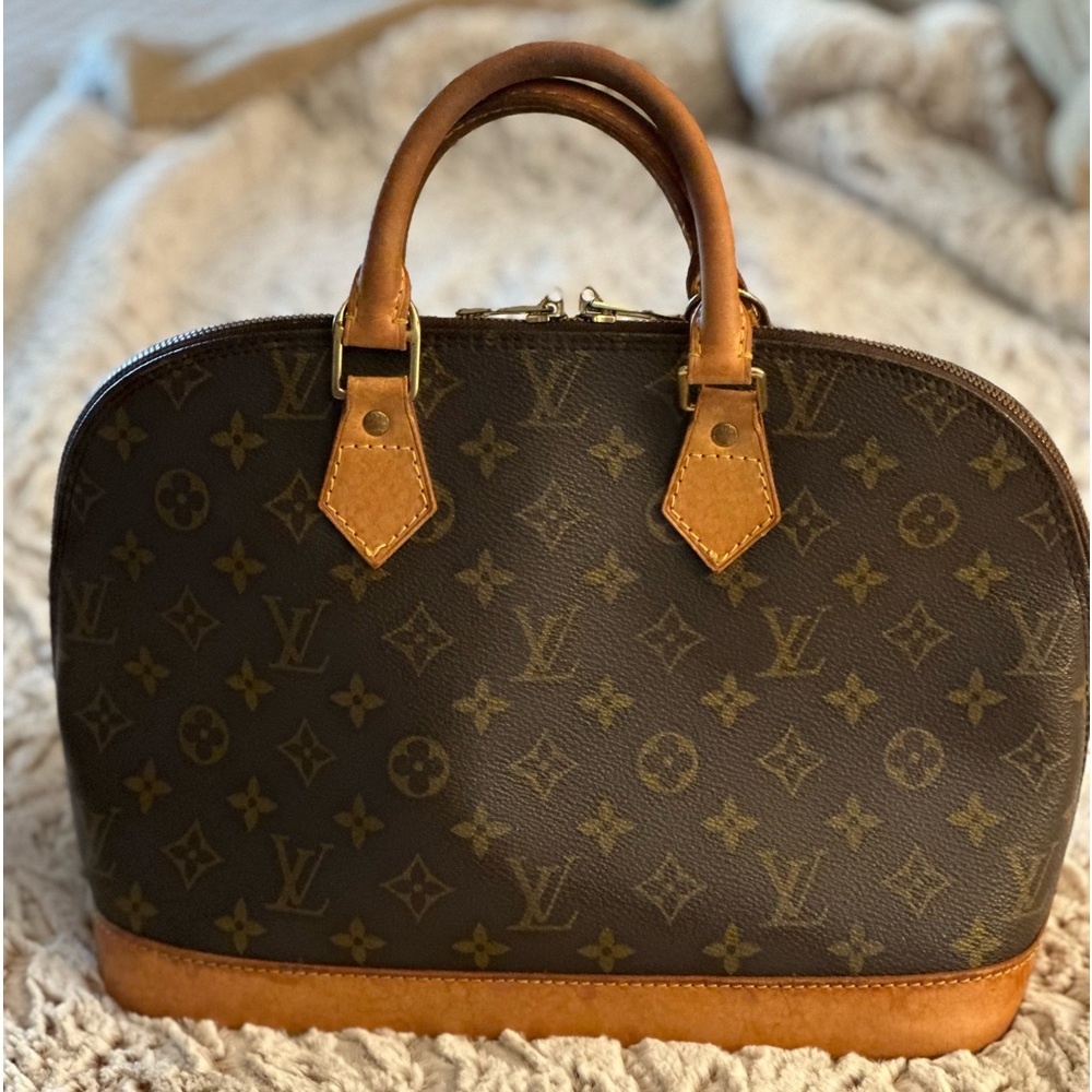 Louis Vuitton Authentic Alma Monogram Canvas w/ COA and twillys - Picture 1 of 16